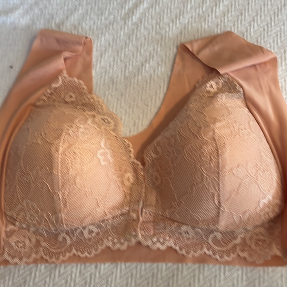 Bras - Picture 2 of 11
